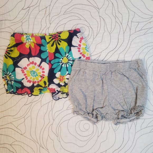 FREE W/ BUNDLE  [9M] Pair of Carter's Bubble Shorts - Picture 1 of 5